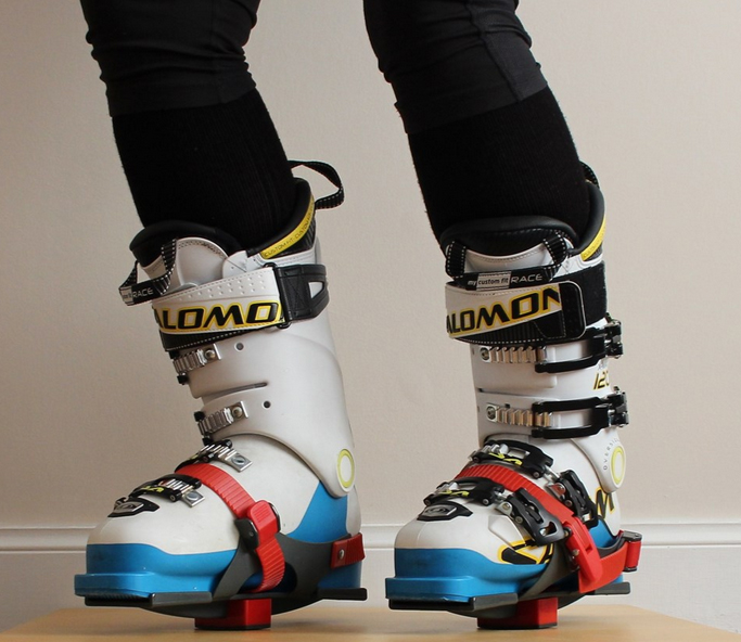 skia flat heel boots