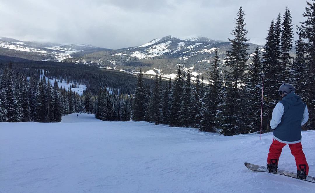 Eumir Vargas profile background