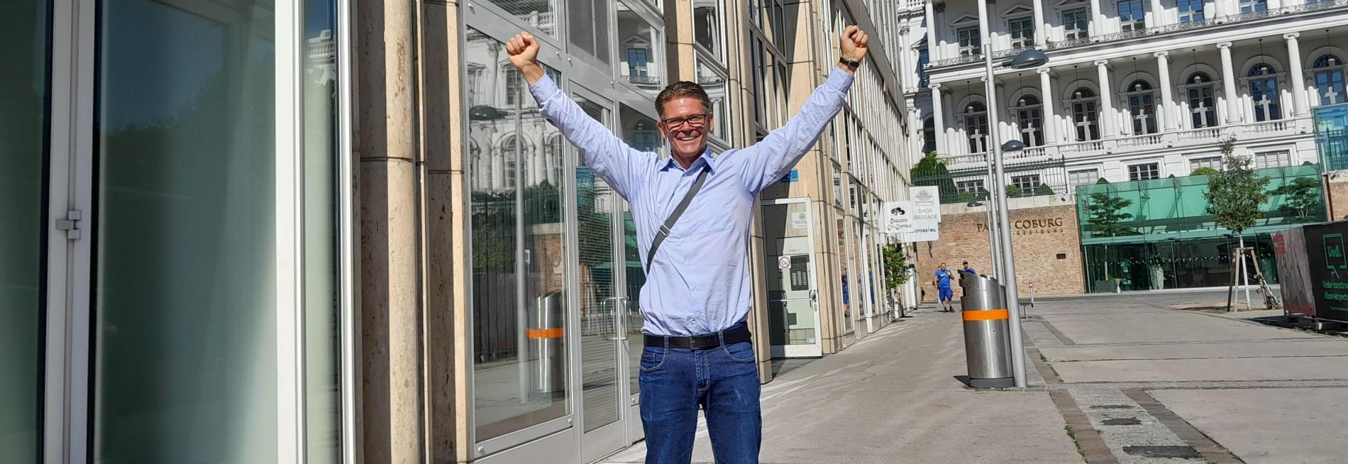 Martin Wedl profile background