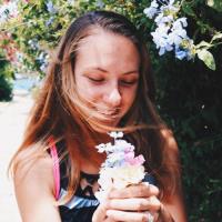 Tess Thompson profile photo